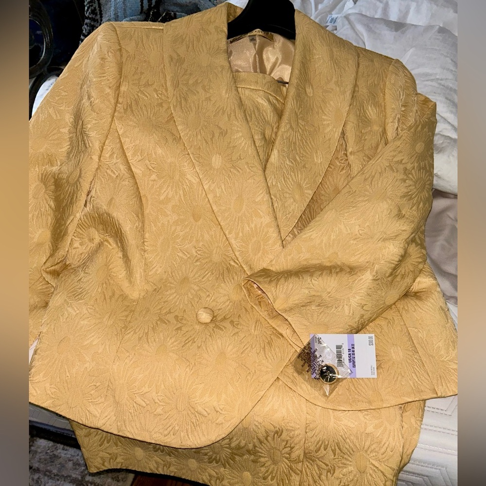 Nipon Boutique Gold Floral Textured Set